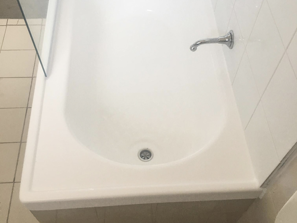 Huntly Victoria Bath Repair with Screen